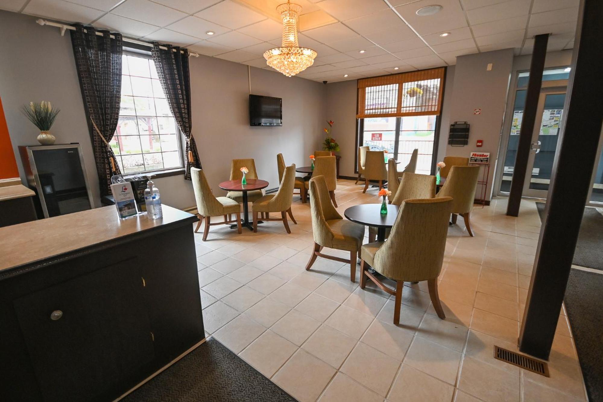 Le Voyageur Inn Mattawa Екстер'єр фото