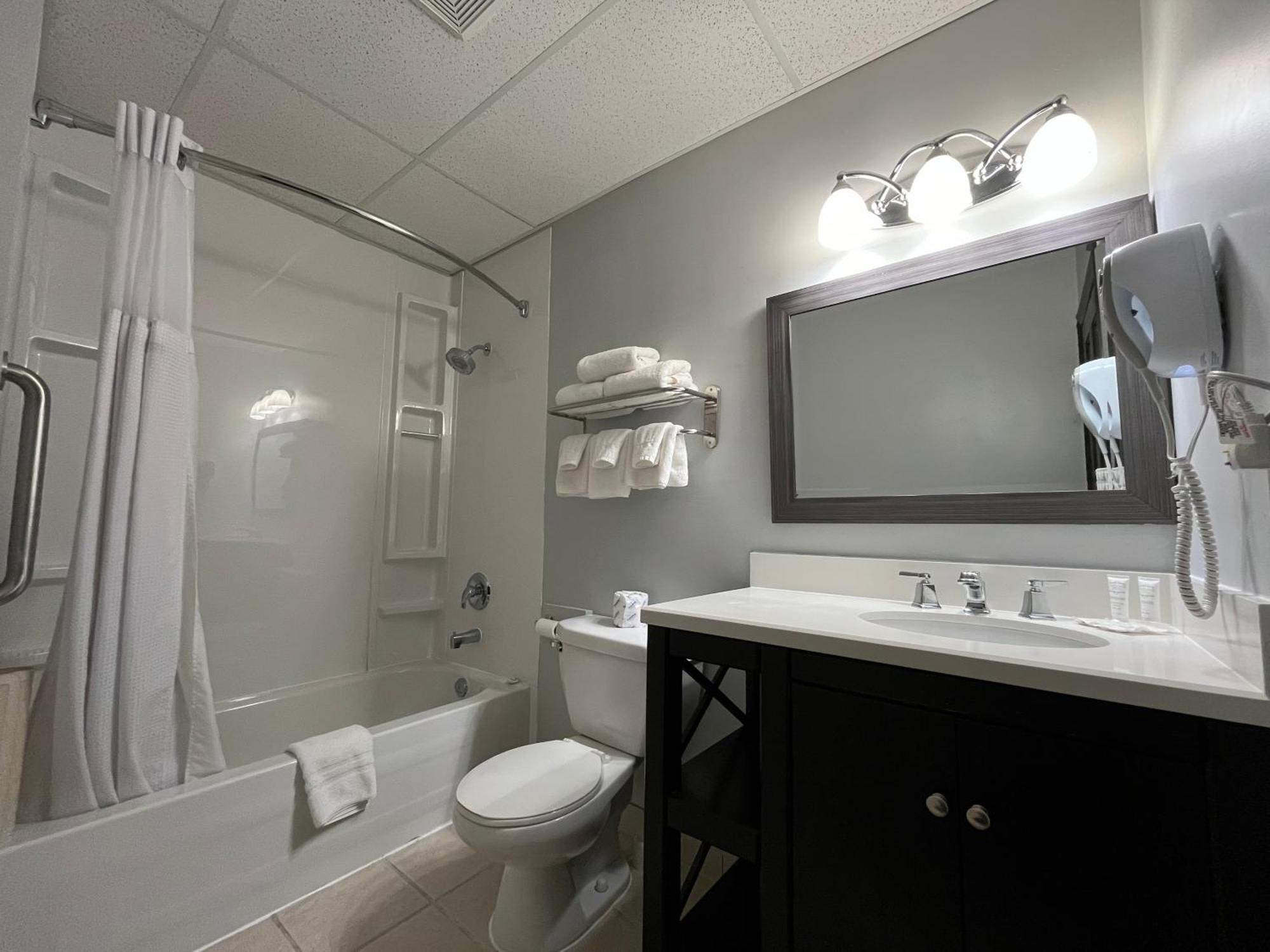 Le Voyageur Inn Mattawa Екстер'єр фото