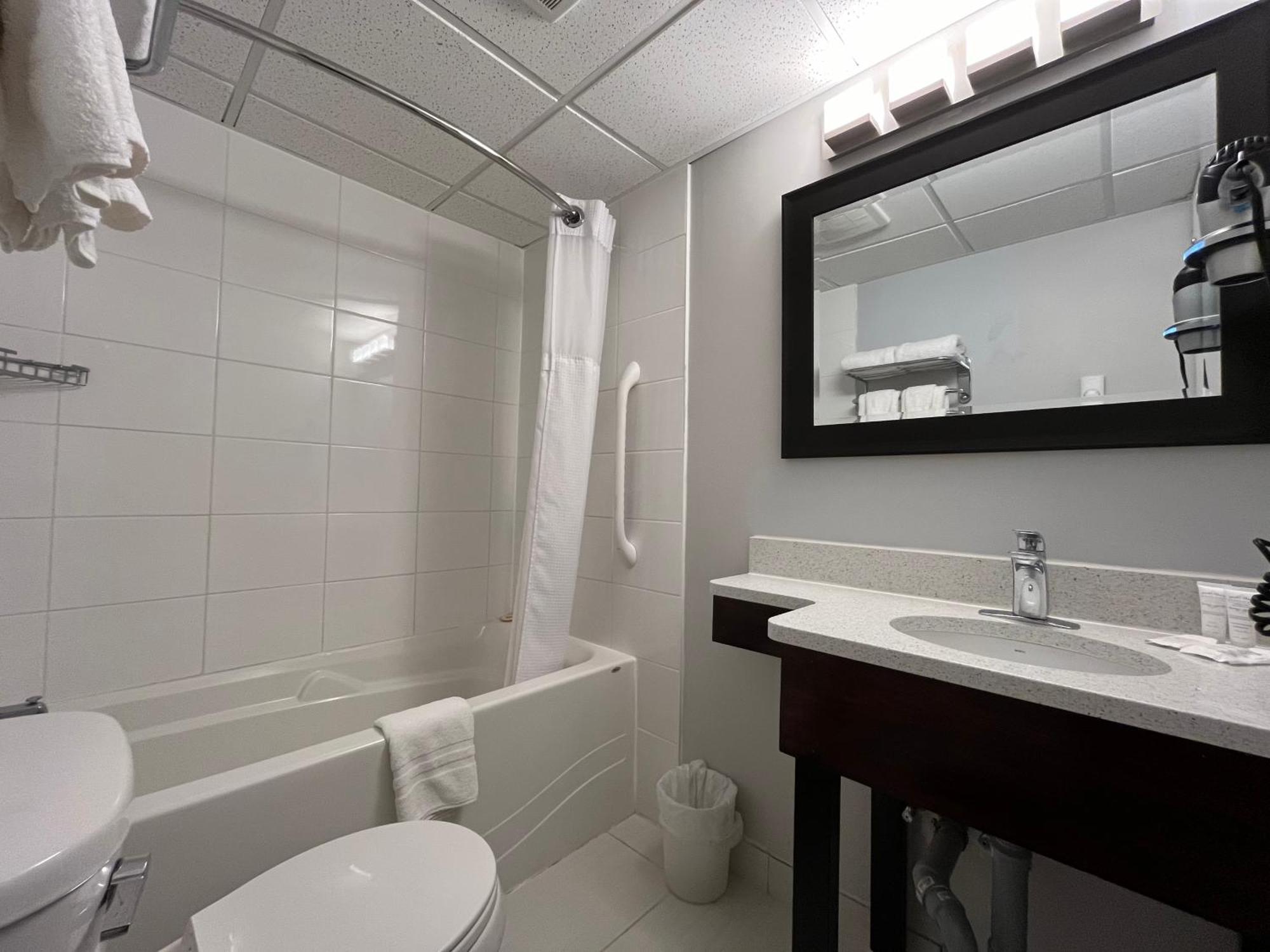 Le Voyageur Inn Mattawa Екстер'єр фото